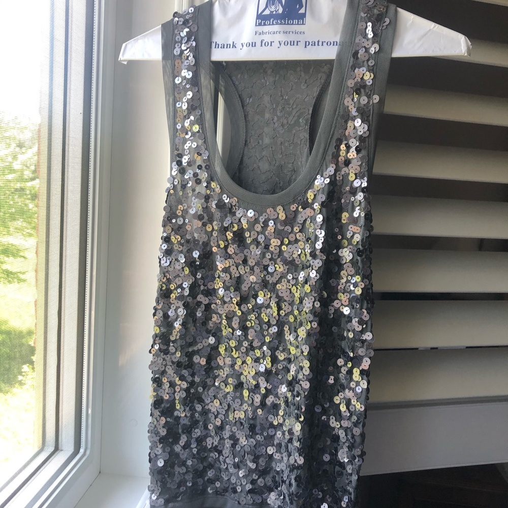 Sequined tank top. Silver